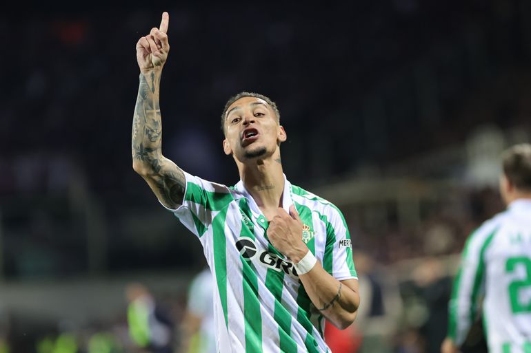 Oud-Ajacied Antony bloeit op bij Real Betis: 'Ik sta weer op met een glimlach'