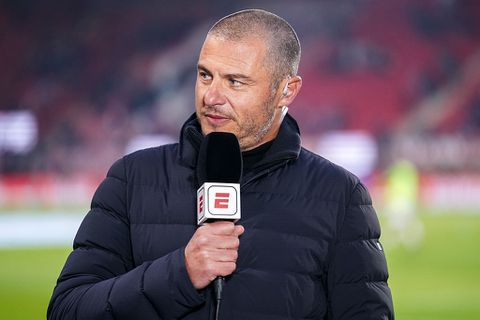 Oud-topvoetballer en huidig scheidsrechter heeft het gehad met de VAR: 'Gewoon schandalig'