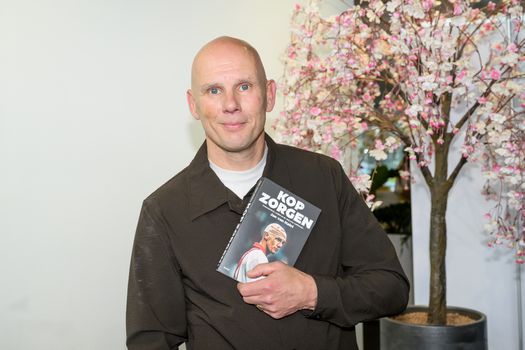 Voormalig Ajax-directeur in tranen door oud-leraar: 'Ik was zo'n vervelend ventje'