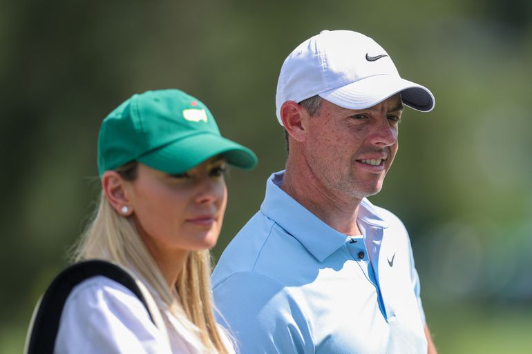 Topgolfer maakt einde aan vermeende huwelijksperikelen en verhuist met gezin naar droomvilla