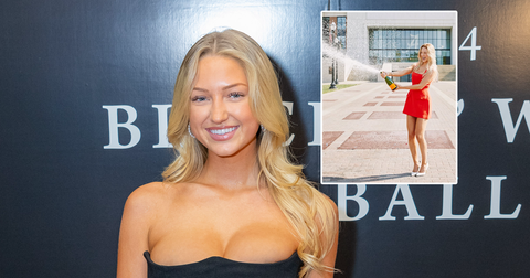 Populair ringmeisje van gevecht Jake Paul ontkurkt fles champagne om 'zo'n mooi hoofdstuk' te vieren