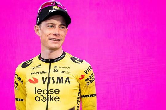 Topfavoriet Jonas Vingegaard gaat vlak voor Giro in op veelbesproken transfergeruchten