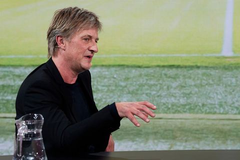 Zijn vrouw maakt het voetbalicoon Wim Kieft niet makkelijk en dat heeft gevolgen: 'Dan val ik even weg'