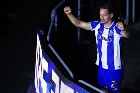 'Topspits Luuk de Jong (35) denkt na over ingrijpend besluit door privésituatie'