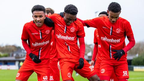 Ex-topvoetballer (41) geniet van lichtpuntjes in play-offs voor promotie naar Eredivisie: 'Dit zijn de grootste talenten'