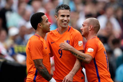 Oranje-bondscoach moest ingrijpen bij ruzie Memphis Depay en Robin van Persie: 'Ben je weer bezig?'