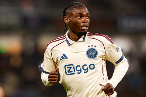 Ajax-middenvelder (18) hakt knoop door over nationaal elftal: 'Een beslissing van het hart'