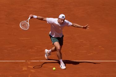 Tallon Griekspoor gaat door het lint in Rome: Nederlandse toptennisser sloopt racket uit pure frustratie