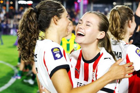 Historisch kampioenschap voor PSV Vrouwen: feest barst los na eerste landstitel ooit
