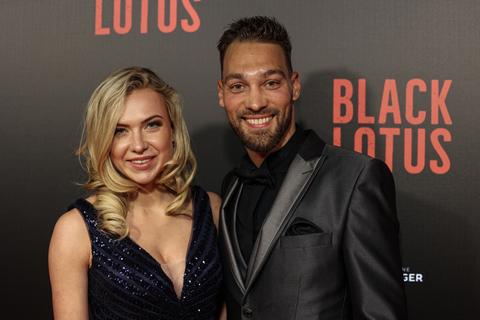 Schaatsicoon Kjeld Nuis laat zien hoe 'wifey' Joy Beune hem helpt jeugdig te blijven: 'Jullie houden me jong'