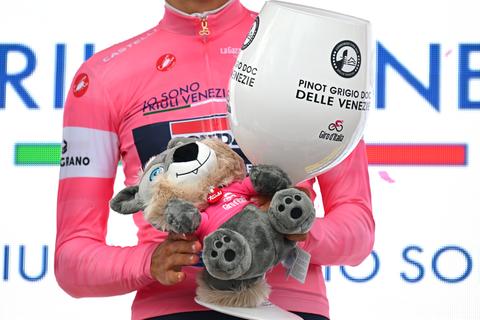 Uitslagen en klassementen Giro d'Italia | Dylan Groenewegen likt wonden na pijnlijke eerste etappe