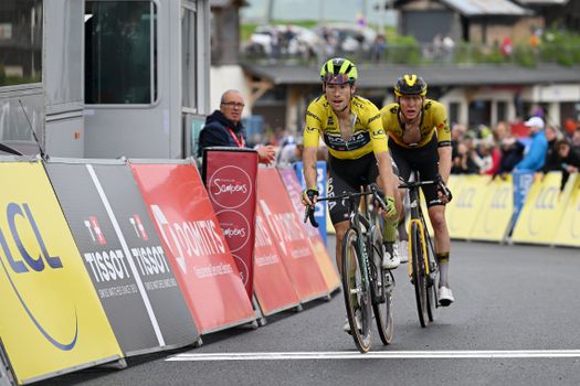 Primoz Roglic wint tweede etappe op rij in Critérium du Dauphiné: Remco Evenepoel raakt podiumplek kwijt