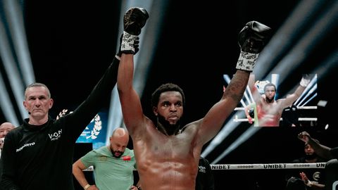 Glory-sensatie Donegi Abena kan 100.000 dollar meteen uitgeven op vakantie