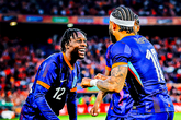 Jeremie Frimpong en Memphis Depay. © Pro Shots