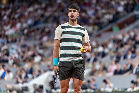 Toptennisser Carlos Alcaraz in oog geraakt tijdens finale Roland Garros, maar verricht daarna wonderen