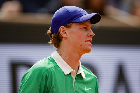 Teleurgestelde Jannik Sinner druipt af op Roland Garros: 'Ik zal vanavond niet goed slapen'