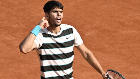 Waanzinnige comeback Carlos Alcaraz zorgt voor verbazing, pijnlijk einde Jannik Sinner op Roland Garros