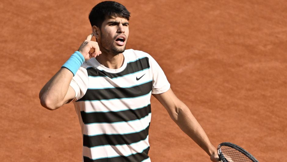 LIVE Roland Garros | Waanzinnige comeback Carlos Alcaraz brengt Jannik Sinner zwaar in de problemen