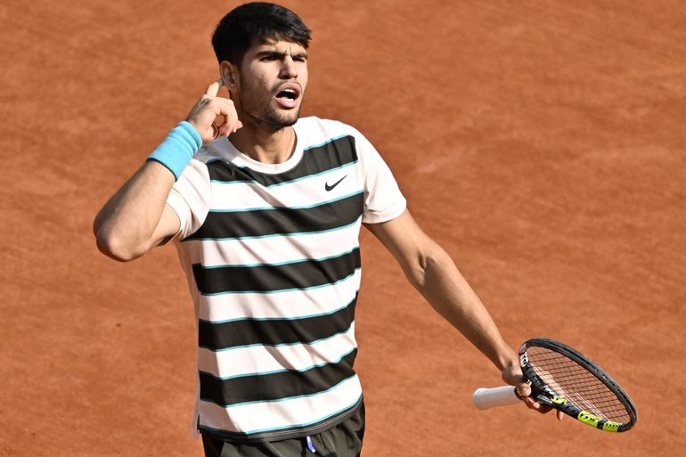 LIVE Roland Garros | Waanzinnige comeback Carlos Alcaraz brengt Jannik Sinner zwaar in de problemen