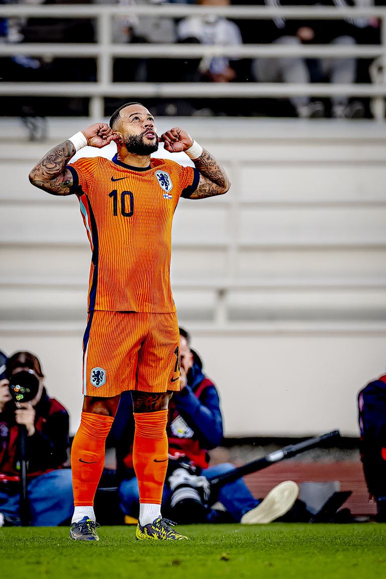 Scorende Memphis Depay zit Robin van Persie op de hielen: 'Het zou kunnen'