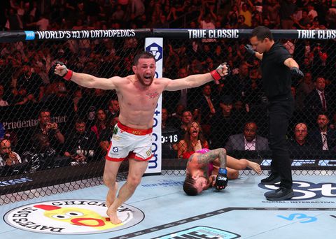 'Monsterlijke' UFC-ster rent na verwurging recht op president Donald Trump af: 'Hij is niet eens buiten adem'