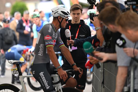 Gehavende Mathieu van der Poel moet zich staande houden in koers vol toppers: 'Mijn intensiteit is weggevallen'