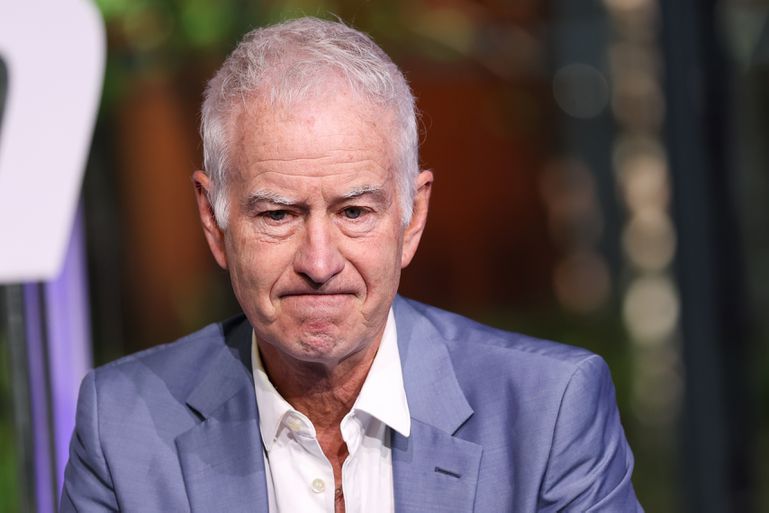 Tennislegende John McEnroe bij finale Roland Garros live op tv op de vingers getikt: 'Dat is jouw probleem'