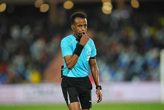 Scheidsrechter WK voetbal bij aankomst in Amerika meteen teruggestuurd
