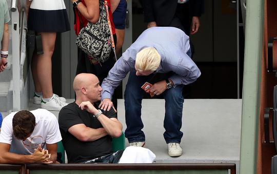 Tennislegende Boris Becker herenigd met oud-rivaal op Roland Garros: 'Zo veel herinneringen'
