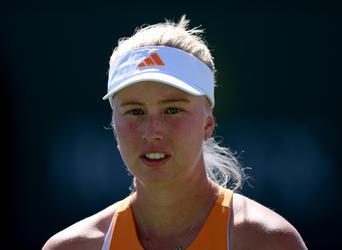 Zeventienjarige tennisster zorgt met wildcard op zak voor daverende sensatie op Nederlands gras
