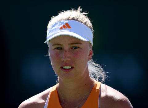 Zeventienjarige tennisster zorgt met wildcard op zak voor daverende sensatie op Nederlands gras