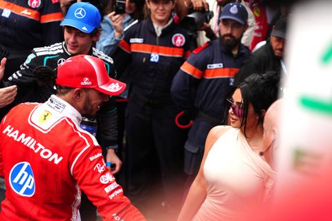 Lewis Hamilton reageert op aanwezigheid van Kim Kardashian in Monaco: 'Dat doet zij iedere dag voor mij'