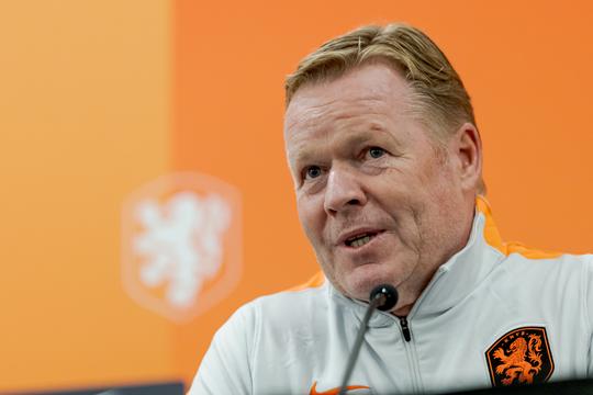 Bondscoach Ronald Koeman deelt sneer uit: 'Hoop dat dit niet het WK-niveau is'