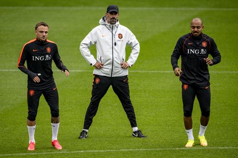 Opmerkelijke reden van afwezigheid assistent-trainer Ruud van Nistelrooij in voorbereiding op WK voetbal