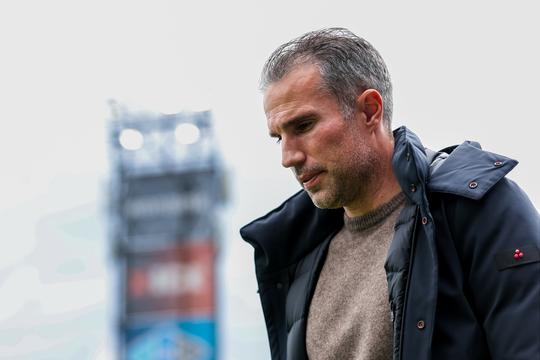 Johan Derksen heeft geen genade met ontslagen Robin van Persie: 'Dan kun je een trainer niet meer serieus nemen'