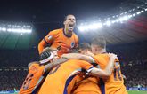 De blijdschap was groot bij Oranje na de 2-1 tegen Turkije. ©Getty Images