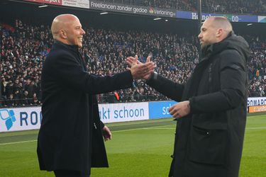 John Heitinga onderhandelt met Liverpool om assistent van Arne Slot te worden