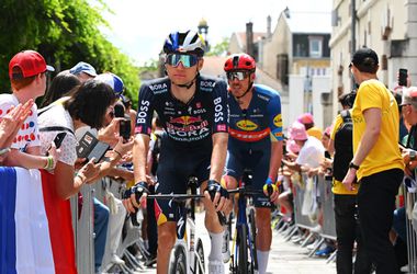 Primoz Roglic ziet belangrijke ploegmaat wegvallen door gebroken enkel in Tour de France