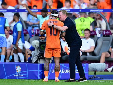 Ronald Koeman onthult hoe Oranje aanvallend gaat spelen tegen Engeland: 'Memphis Depay verdient krediet'