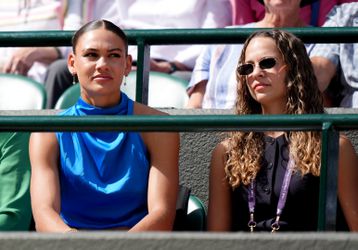 Beroemde vriendin van toptennisser haalt hard uit naar commentator op Wimbledon: 'Dat wil ik niet eens'