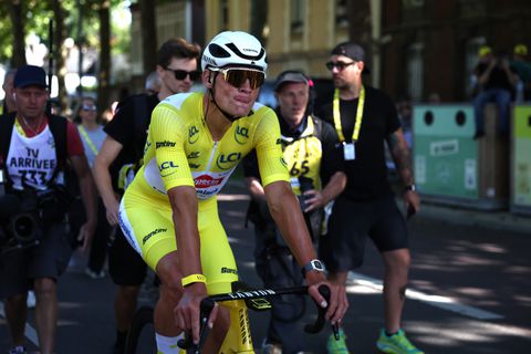 Mathieu van der Poel ‘heel beroerd’ na grote teleurstelling in Tour: ‘Heb je hem daar tegen het hek zien staan?’