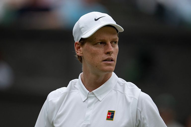 Bizarre wending voor Jannik Sinner na Wimbledon-drama? Grote twijfels over vervolg na pijnlijk moment