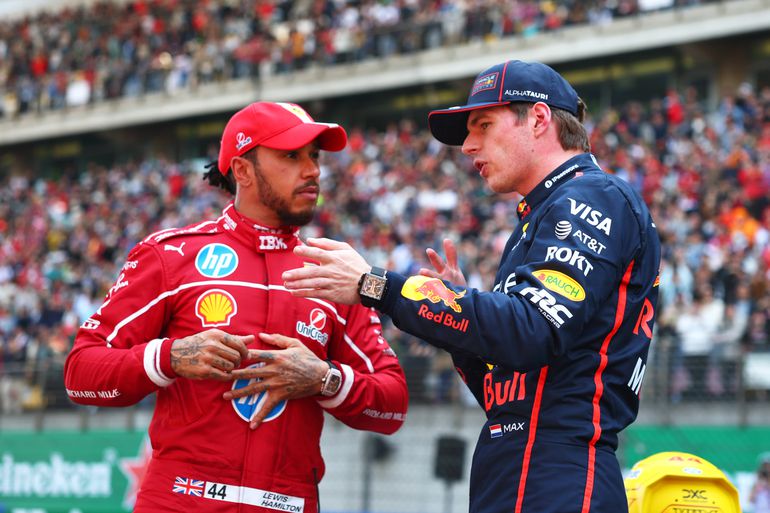 'Hele goeie vraag' over Max Verstappen en Lewis Hamilton zet ex-topcoureur aan het denken: 'Zou leuk zijn'
