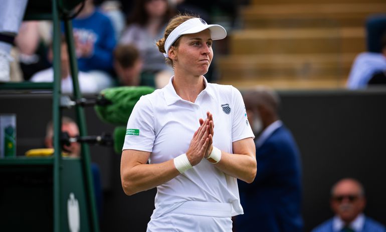 Toptennisster zorgt met vreemde tactiek voor verbijstering op Wimbledon: 'Ze moet het toch weten?'