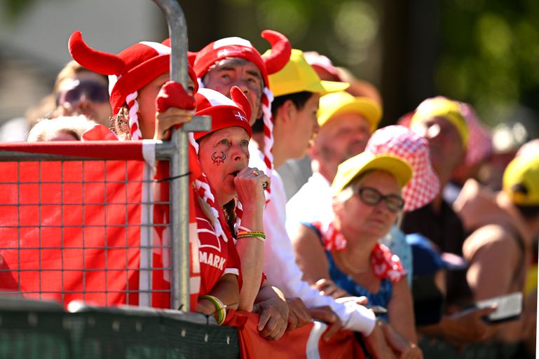 Politie lost schoten tijdens Tour de France: man met mes zorgt voor gevaarlijke situatie