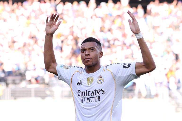 Topvoetballer Kylian Mbappé zorgt voor verbazing met bizarre Instagram-post: 'Dit is niet echt'