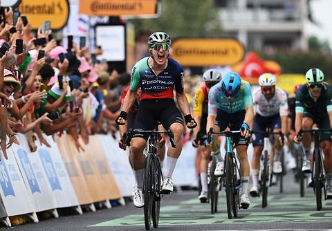 Nederlandse topsprinter Olav Kooij grijpt meteen eerste kans bij debuut Tour de France