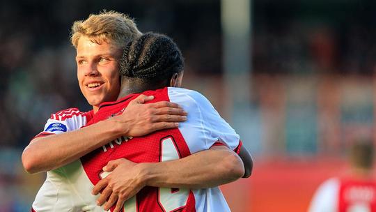 Megatransfer Ajax-talent Sean Steur wekt verbazing: 'Hij past daar helemaal niet tussen'