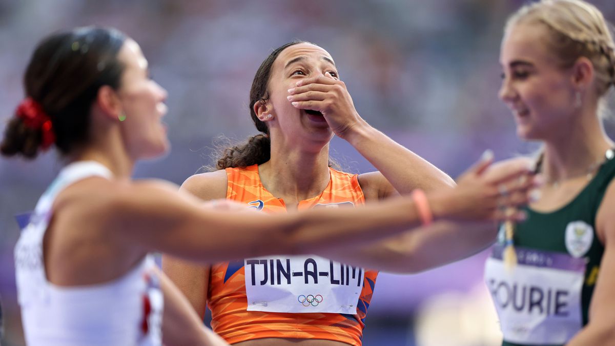 Oranje-atlete Maayke Tjin-A-Lim kan het zelf ook niet geloven: het scheelt maar één honderdste in Parijs