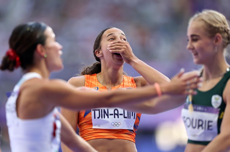 Oranje-atlete Maayke Tjin-A-Lim kan het zelf ook niet geloven: het scheelt maar één honderdste in Parijs